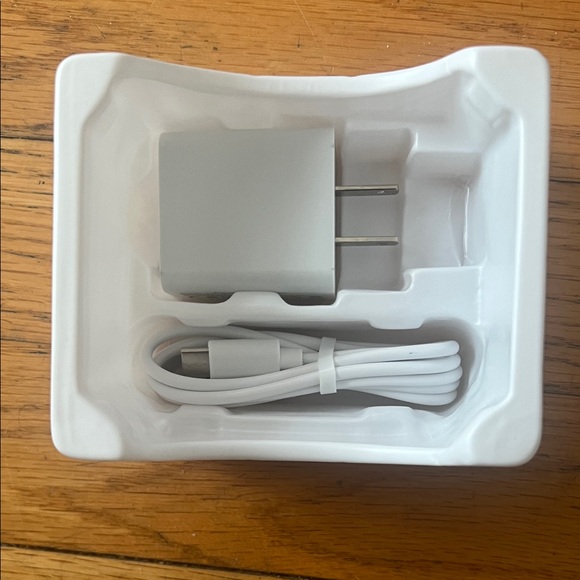 Portable 3-in-1 Wireless Charger - White - Picture 3 of 6